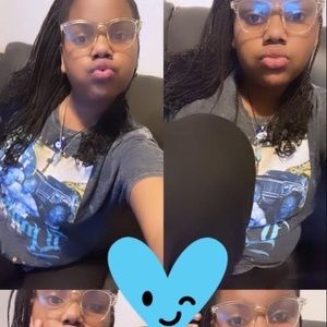 Meet your Posher, Alyric